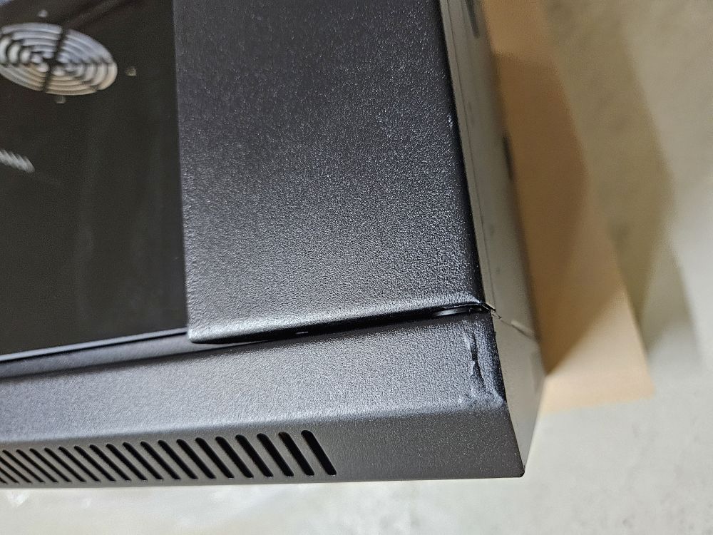 ALLNET 19"Wandgehäuse, 6HE, 1-teilig, T450mm, Schwarz, SMC-Serie,*Demoschrank mit Lackfarbfehler und leichten Kratzern*